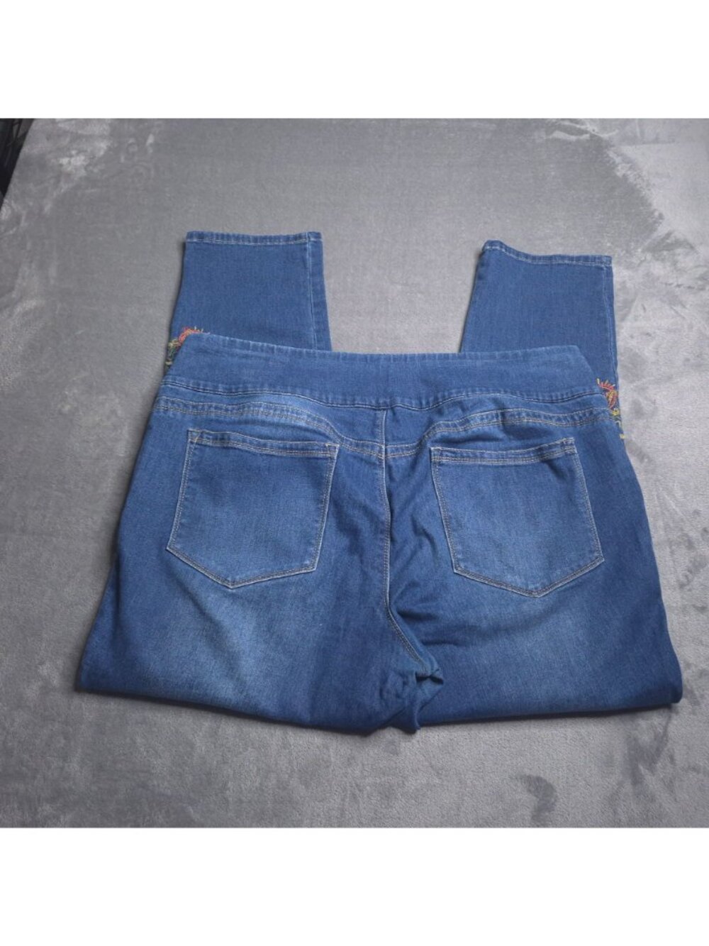 Style & Co Womens Pull On Boyfriend Jeans 20 Plus Floral Embroidery High Rise - Picture 2 of 8